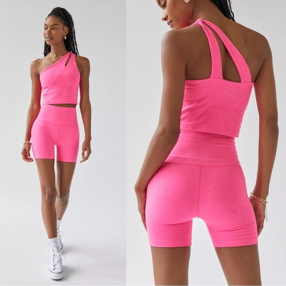 Beyond Yoga Spacedye Keep Pace 7” Inseam Biker Short in Hot Pink Heather SMALL